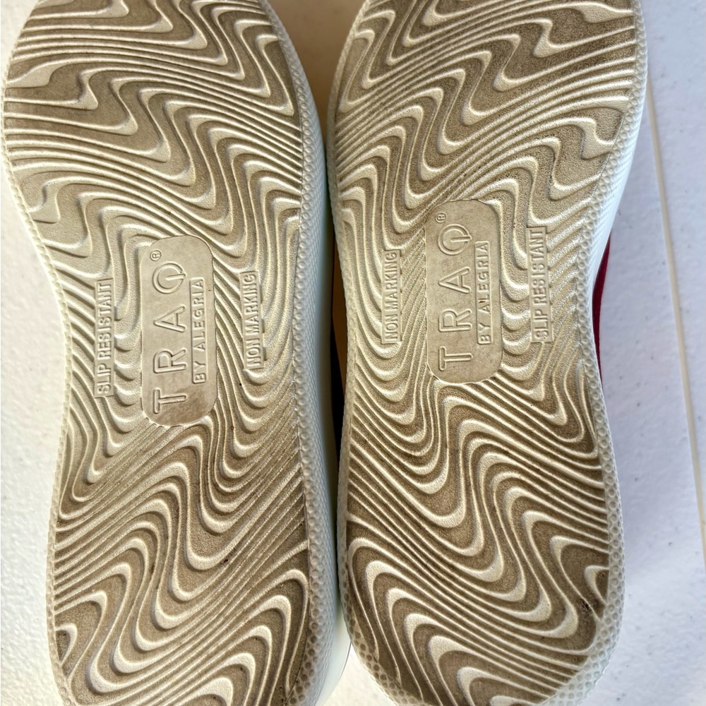 Traq by Alegria Burgundy Mystiq Peeps Platform Slip-On Sneakers Sz 37, 7-7.5 - Picture 14 of 16